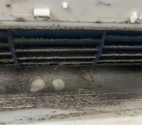 天等空调吹的风有股烧焦味是怎么回事